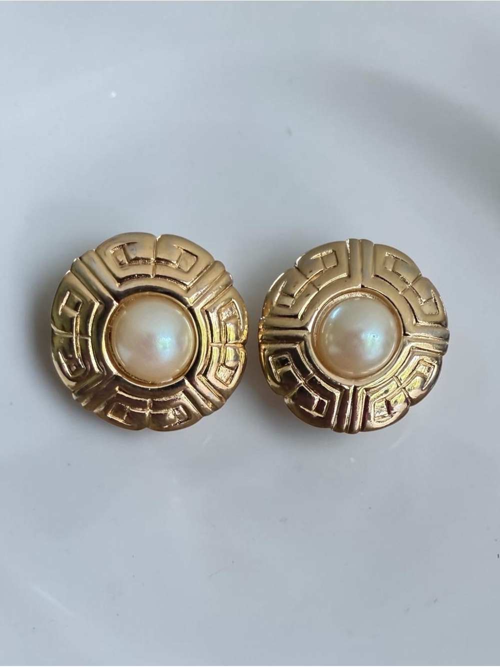 Givenchy Vintage Gold-Plated And Faux Pearl Circle Post Earrings (Pierced Ears) - Picture 3 of 9